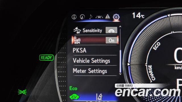 Lexus ES 2019 — photo 27