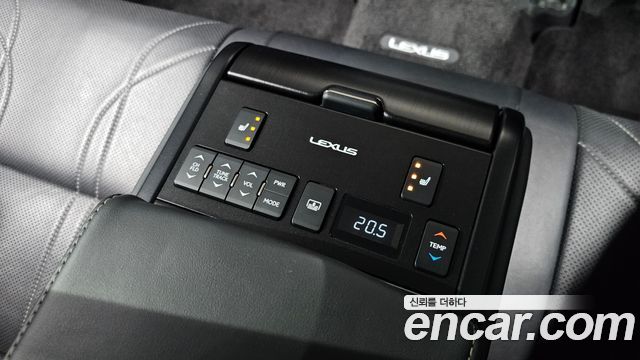 Lexus ES 2019 — photo 29