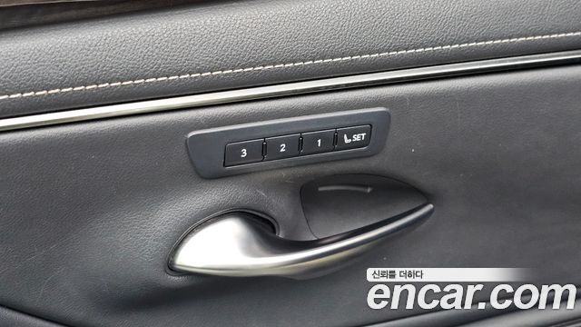 Lexus ES 2019 — photo 30