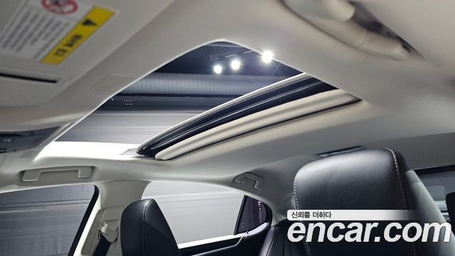 Lexus ES 2019 — photo 35