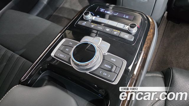 Genesis G90 2019 — photo 17