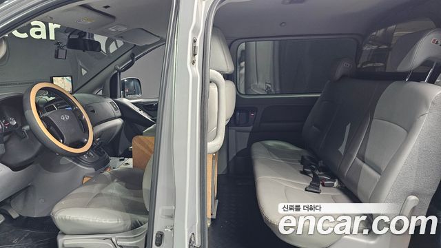 Hyundai Starex 2016 — photo 18