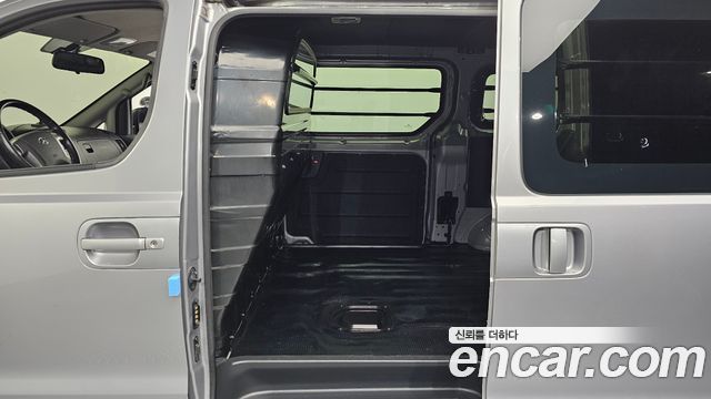 Hyundai Starex 2021 — photo 11