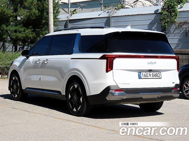 Kia Canival 2025 — photo 3