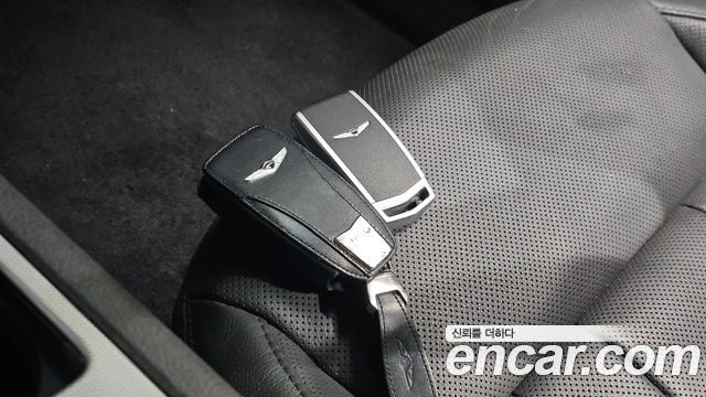 Genesis G80 2017 — photo 18