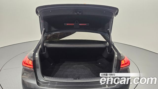 Genesis G80 2017 — photo 20