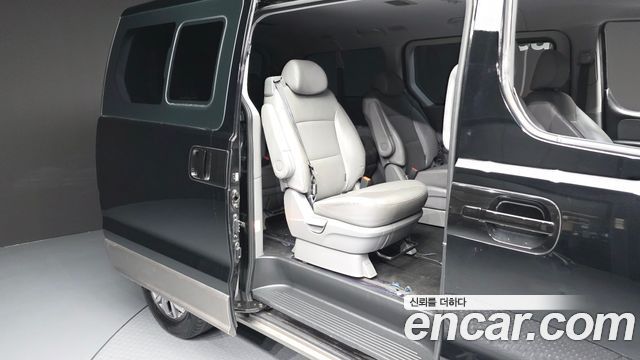 Hyundai Starex 2019 — photo 12