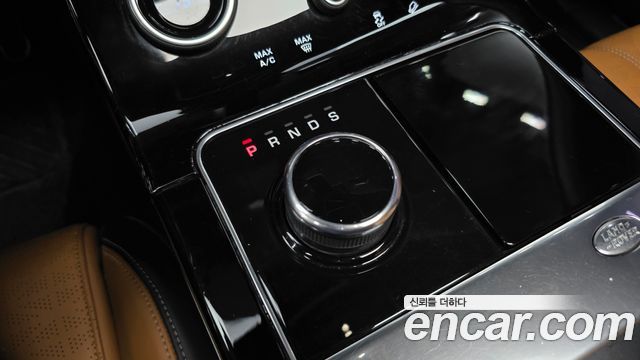 Land Rover Range Rover Velar 2018 — photo 9