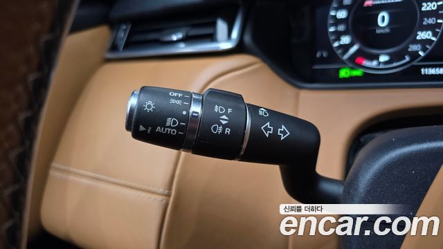 Land Rover Range Rover Velar 2018 — photo 17