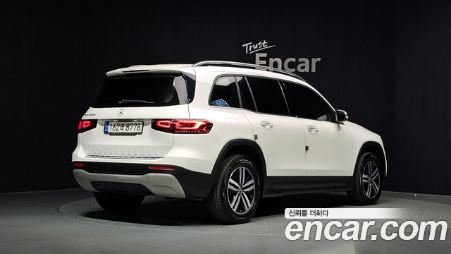 Mercedes-Benz GLB-Class 2021 — photo 2