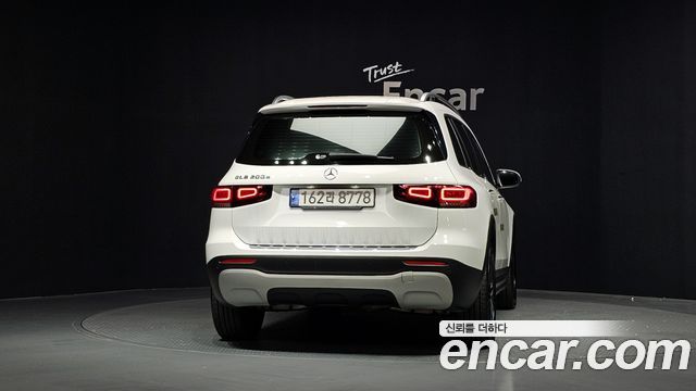Mercedes-Benz GLB-Class 2021 — photo 4