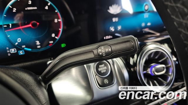 Mercedes-Benz GLB-Class 2021 — photo 9