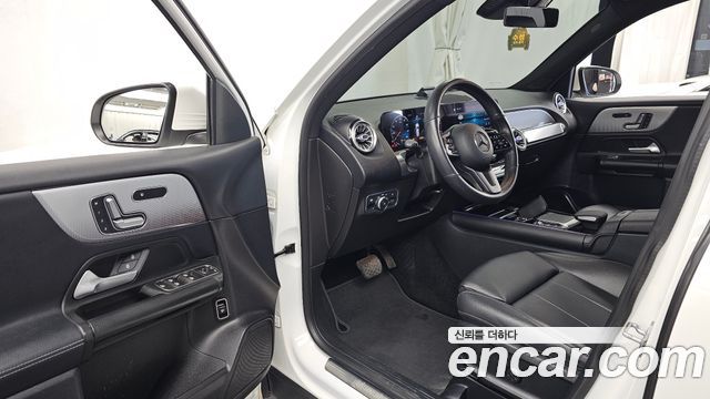Mercedes-Benz GLB-Class 2021 — photo 10