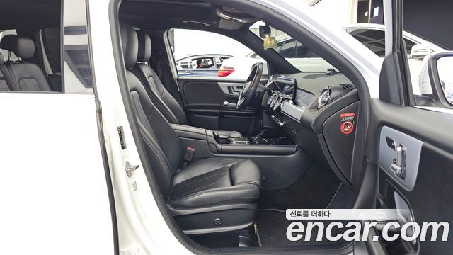 Mercedes-Benz GLB-Class 2021 — photo 11