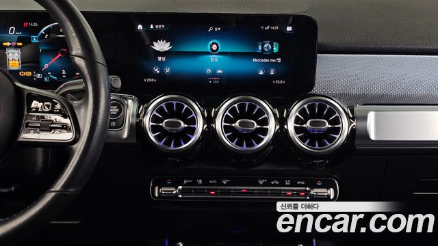 Mercedes-Benz GLB-Class 2021 — photo 14