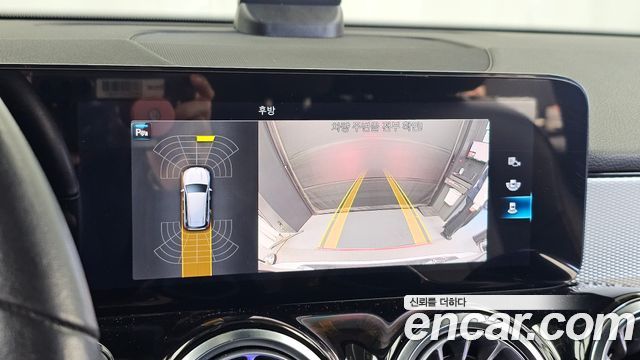 Mercedes-Benz GLB-Class 2021 — photo 15