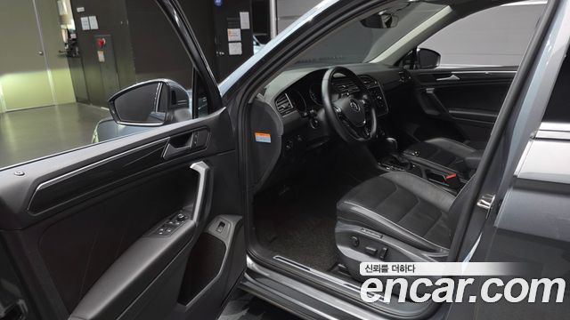 Volkswagen Tiguan 2020 — photo 13