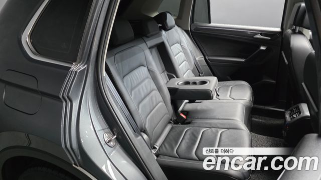 Volkswagen Tiguan 2020 — photo 17
