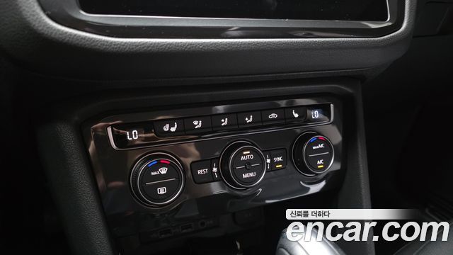 Volkswagen Tiguan 2020 — photo 24