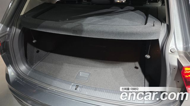 Volkswagen Tiguan 2020 — photo 32