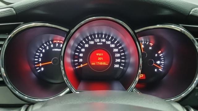 Kia K5 2011 — photo 8