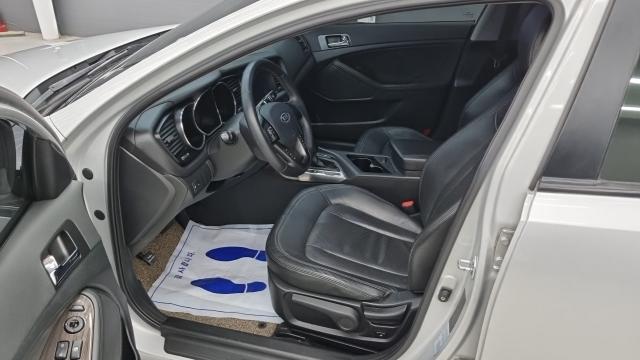 Kia K5 2011 — photo 10
