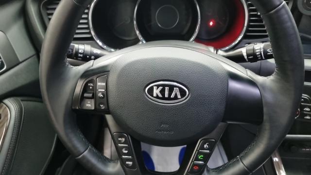 Kia K5 2011 — photo 16