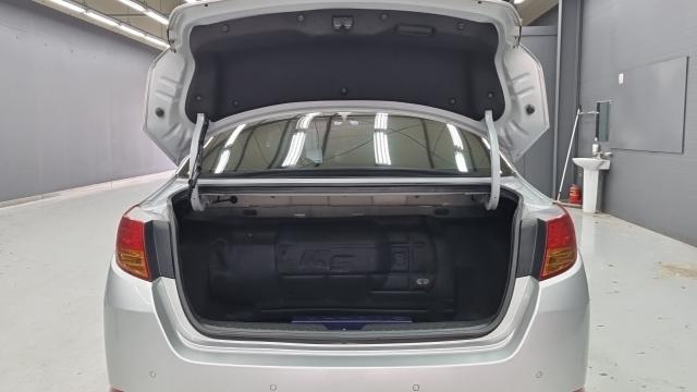 Kia K5 2011 — photo 18