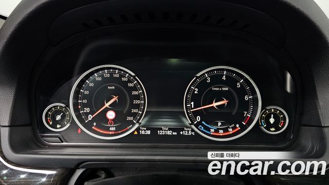 BMW 5-Series 2016 — photo 8