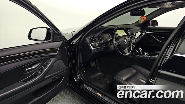 BMW 5-Series 2016 — photo 10