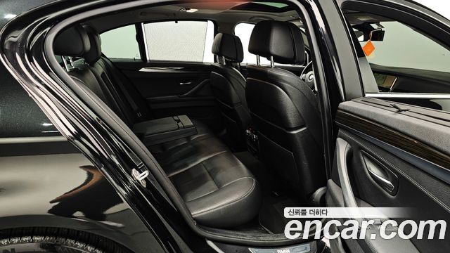 BMW 5-Series 2016 — photo 12