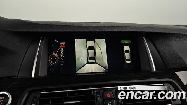 BMW 5-Series 2016 — photo 16
