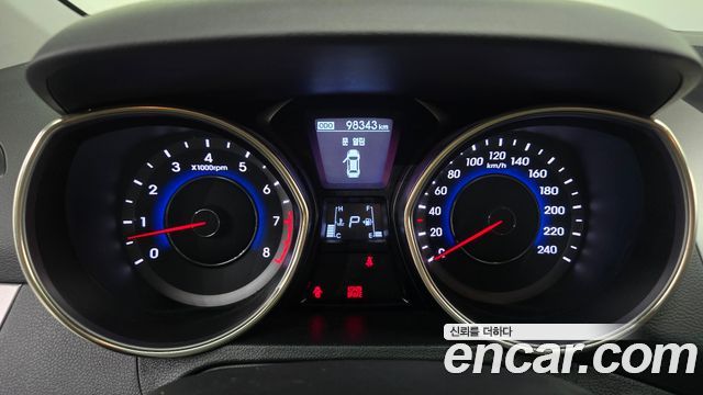 Hyundai AVANTE 2011 — photo 8