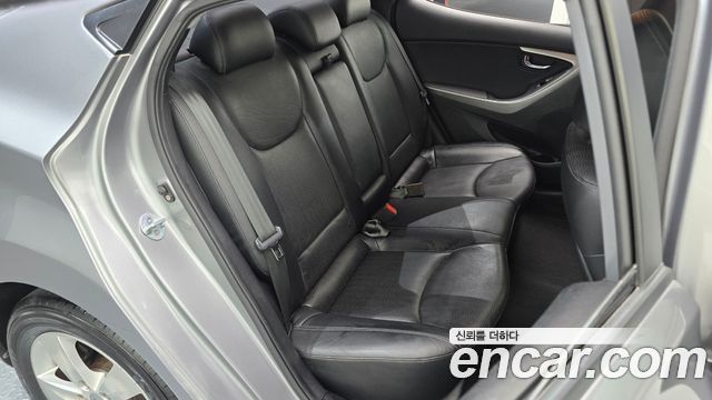 Hyundai AVANTE 2011 — photo 11