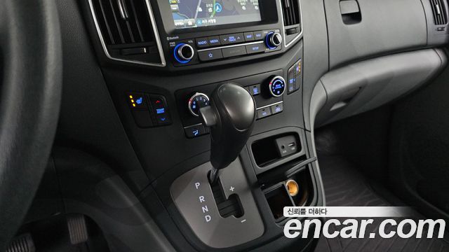 Hyundai Starex 2019 — photo 12