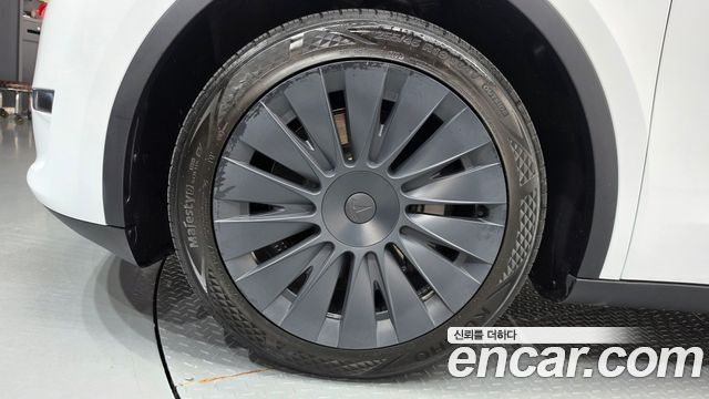 Tesla Model Y 2024 — photo 5