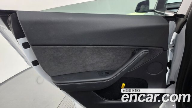Tesla Model Y 2024 — photo 15
