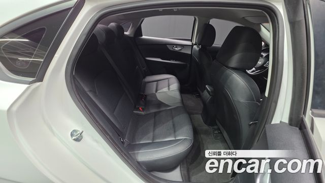 Kia K3 2023 — photo 24