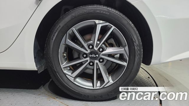 Kia K3 2023 — photo 7