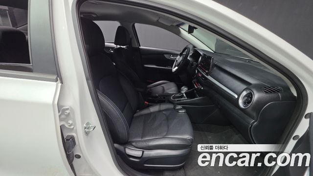 Kia K3 2023 — photo 16