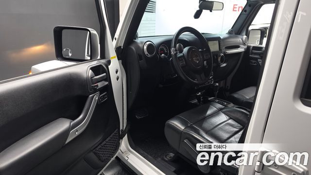 Jeep Wrangler 2012 — photo 10