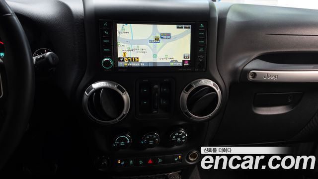 Jeep Wrangler 2012 — photo 13