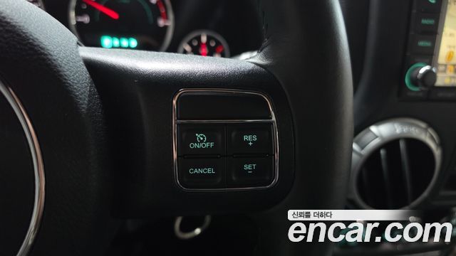 Jeep Wrangler 2012 — photo 16