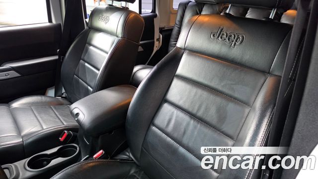 Jeep Wrangler 2012 — photo 17