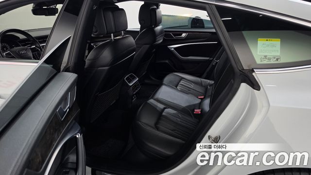 Audi A7 2020 — photo 17