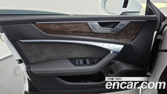 Audi A7 2020 — photo 24