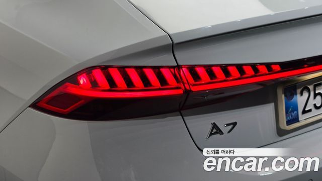 Audi A7 2020 — photo 9
