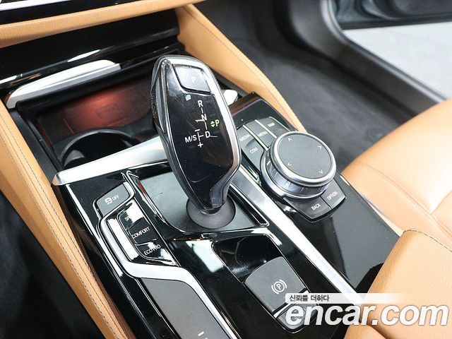 BMW 5-Series 2018 — photo 8
