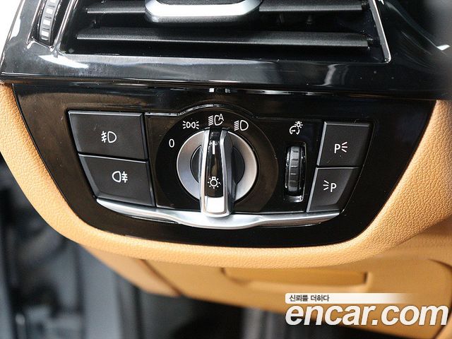 BMW 5-Series 2018 — photo 10