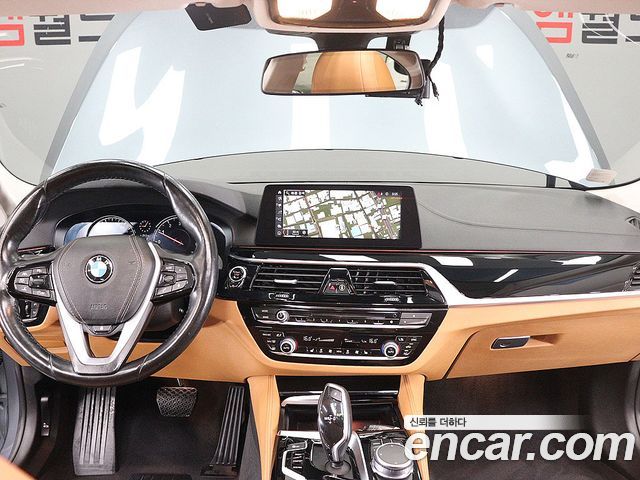 BMW 5-Series 2018 — photo 13